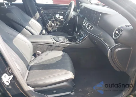 2021 Mercedes-Benz E 350 4Matic z USA, uszkodzony, nr VIN W1KZF8EB7MA908532